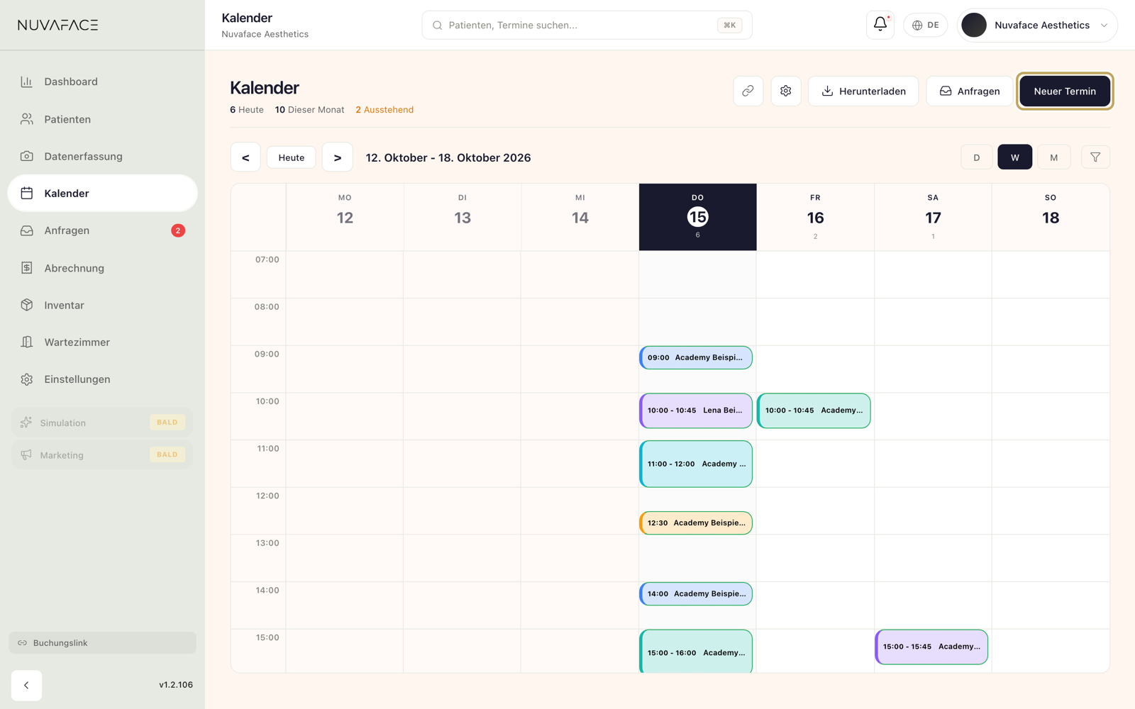 Kalender in der Wochenansicht mit farbigen Terminen, Umschalter D/W/M, „Heute“, Pfeilen und „Neuer Termin“