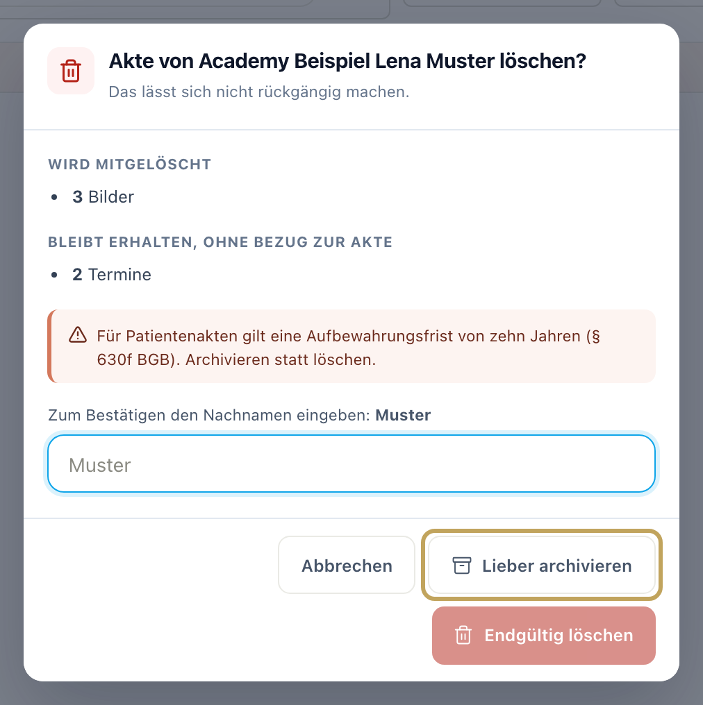 Löschdialog „Akte von … löschen?“ mit Übersicht, was mitgelöscht wird und was erhalten bleibt, Feld für den Nachnamen und Ausweichknopf