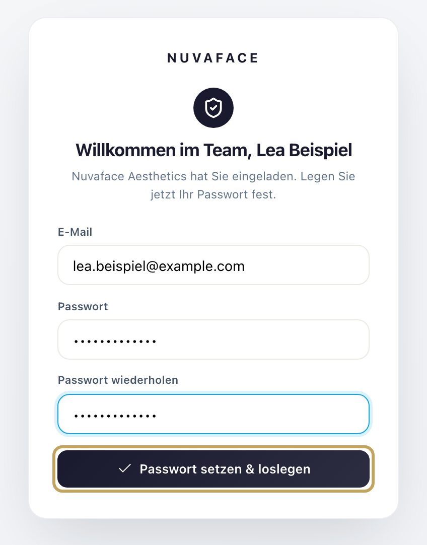 Seite „Willkommen im Team“: gesperrtes Feld E-Mail, beide Passwortfelder ausgefüllt, Knopf „Passwort setzen & loslegen“