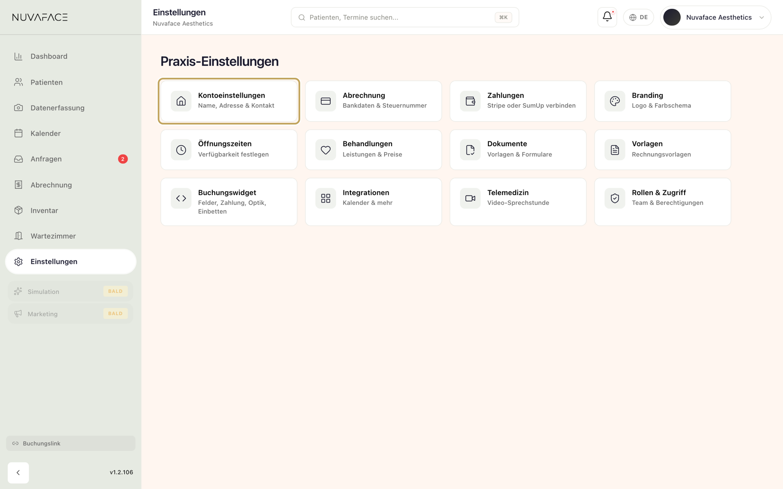 Seite „Praxis-Einstellungen“ als Kachelübersicht mit Kontoeinstellungen, Abrechnung, Zahlungen, Branding, Öffnungszeiten und weiteren Bereichen